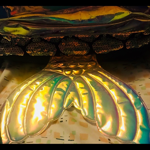 Backpack - Picture 2 of 8